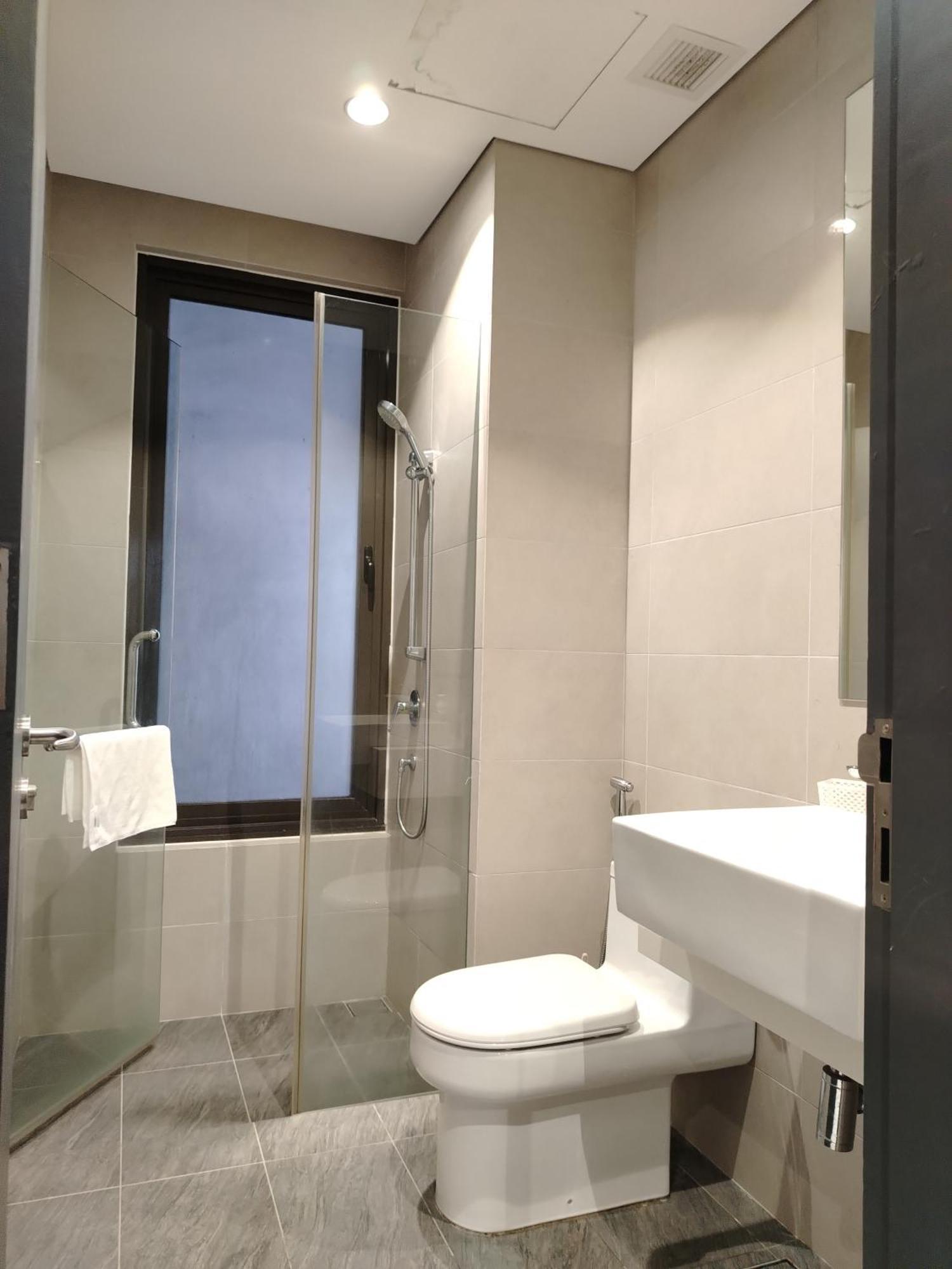 8 Kia Peng Suites Klcc By Luna Куала-Лумпур Экстерьер фото
