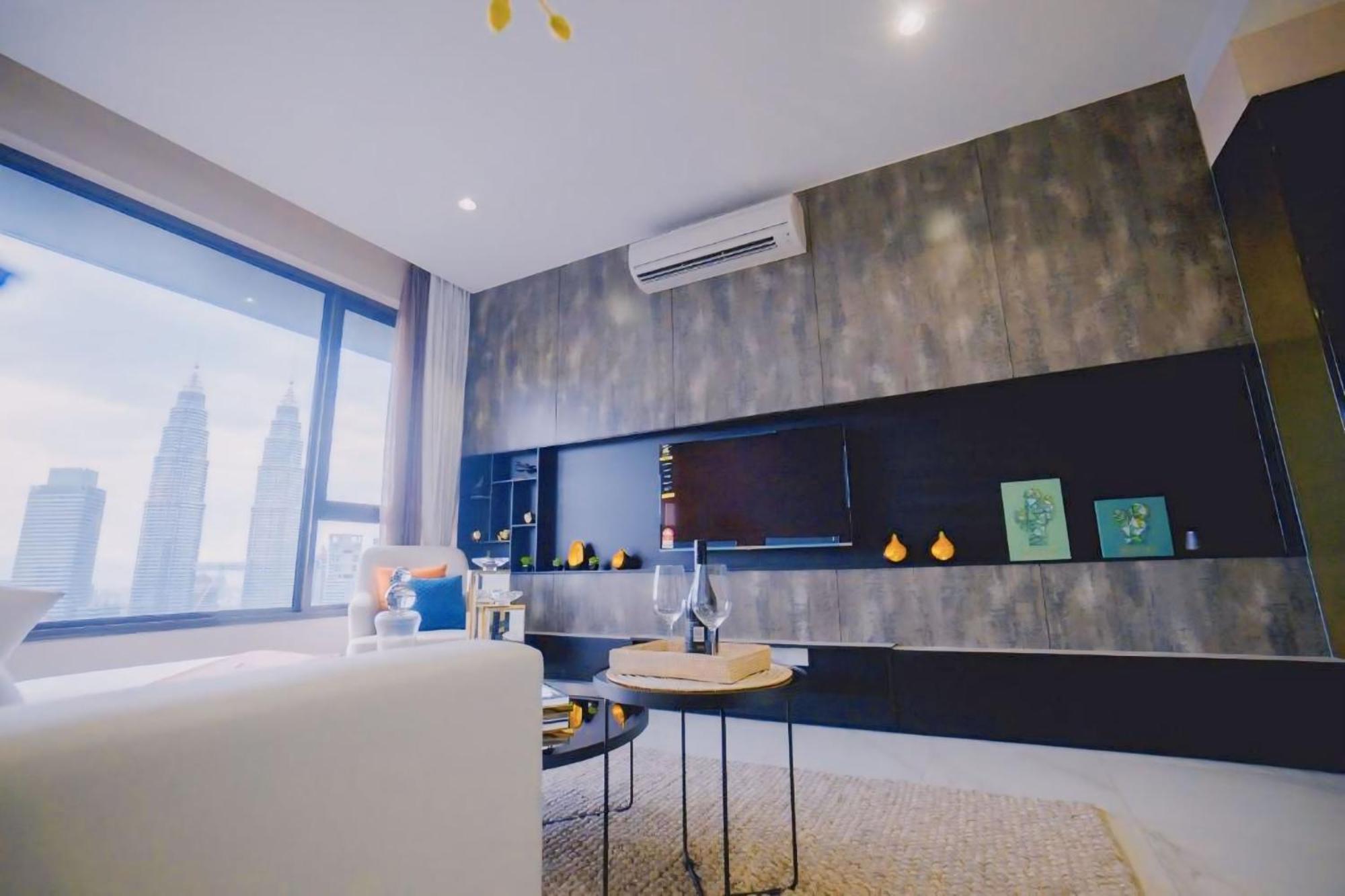 8 Kia Peng Suites Klcc By Luna Куала-Лумпур Экстерьер фото