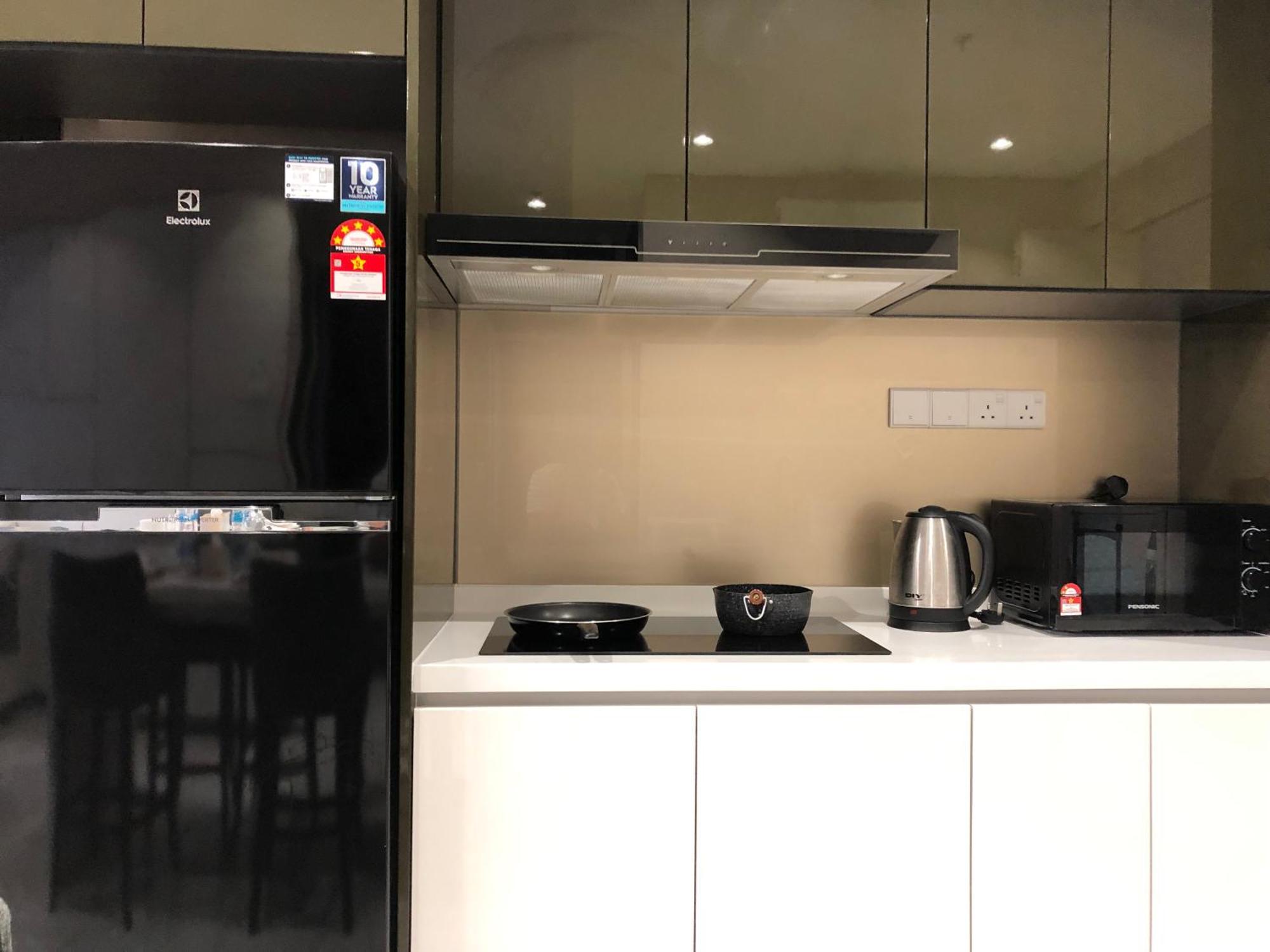 8 Kia Peng Suites Klcc By Luna Куала-Лумпур Экстерьер фото