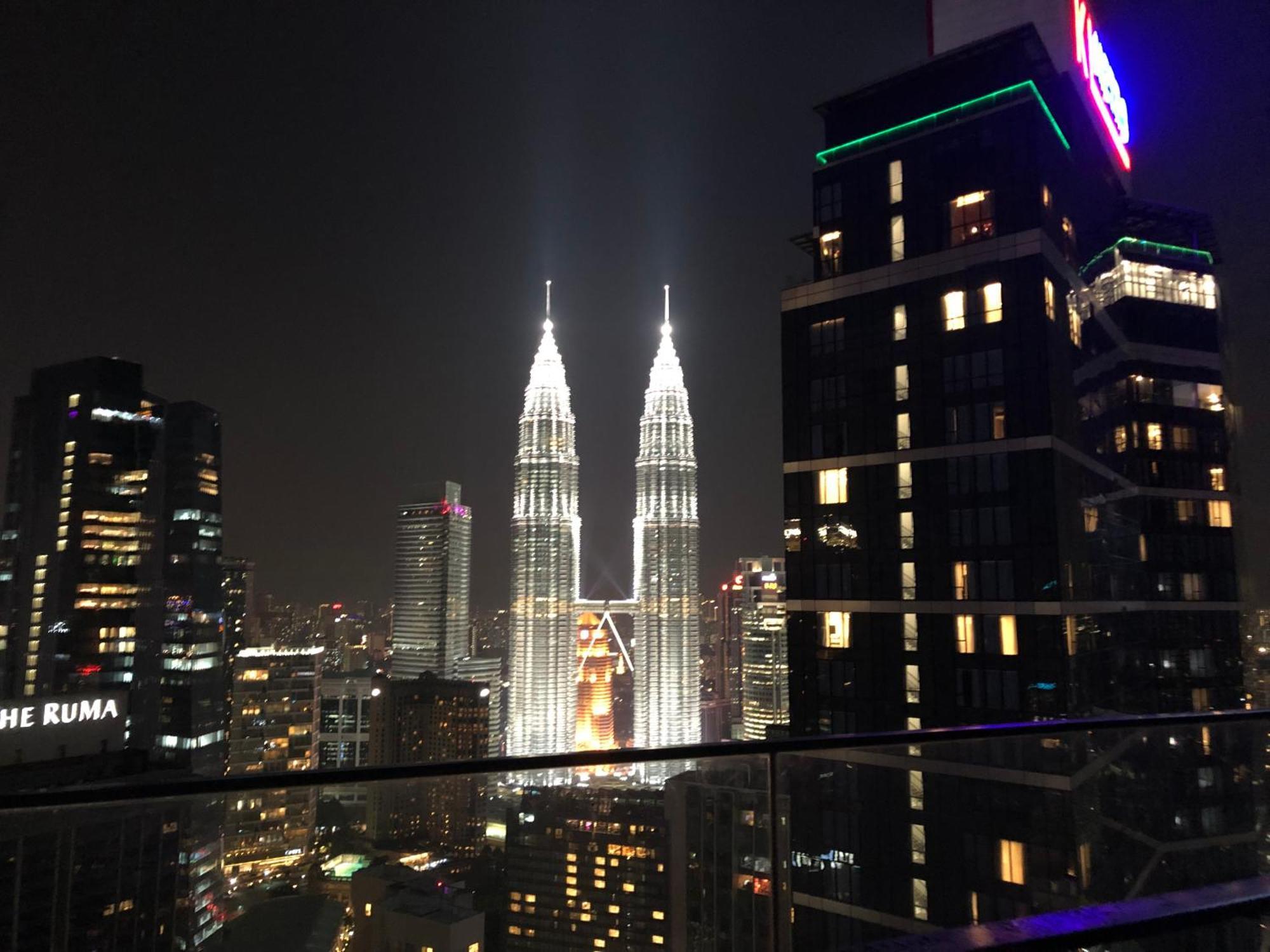 8 Kia Peng Suites Klcc By Luna Куала-Лумпур Экстерьер фото
