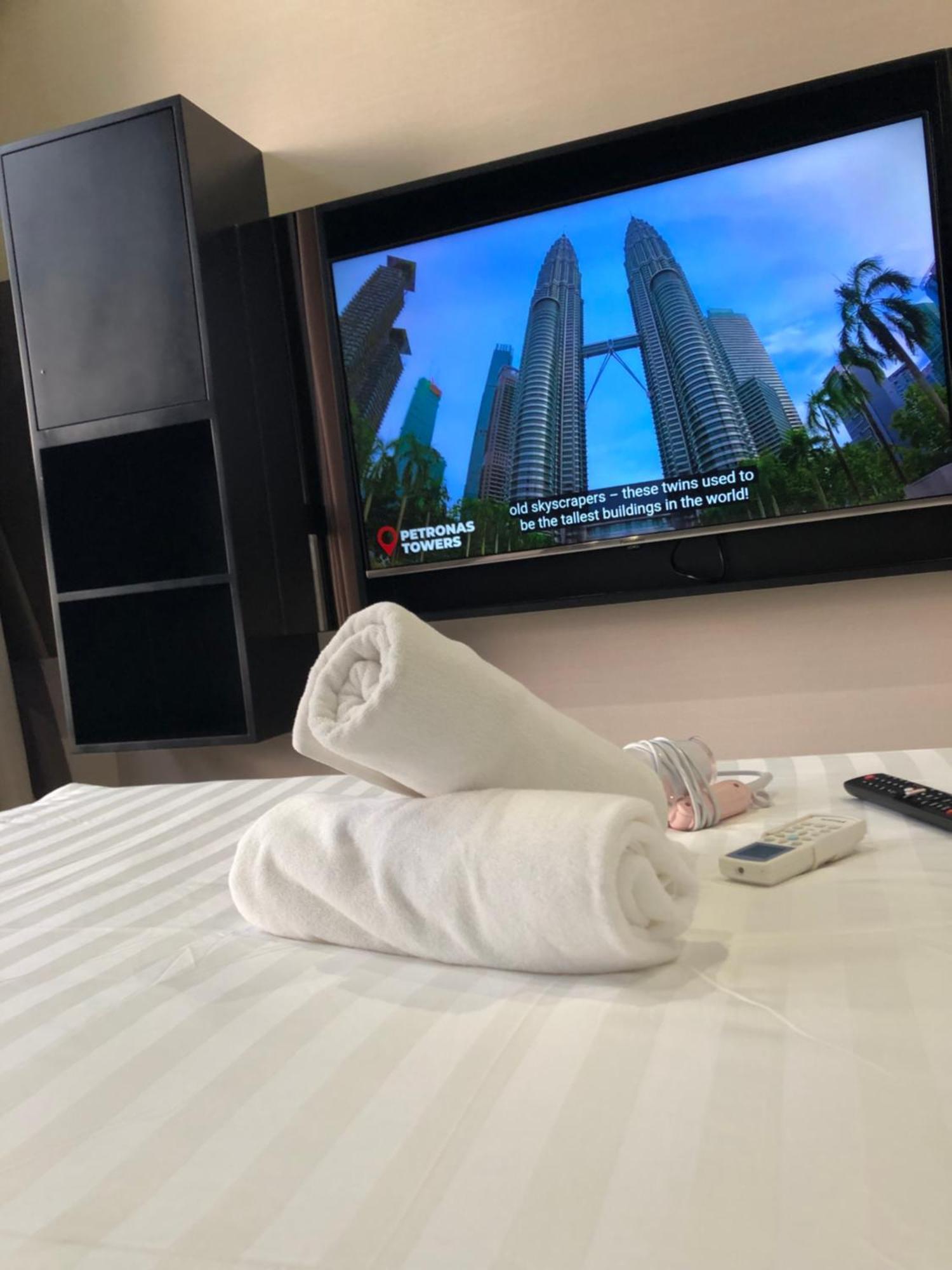 8 Kia Peng Suites Klcc By Luna Куала-Лумпур Экстерьер фото