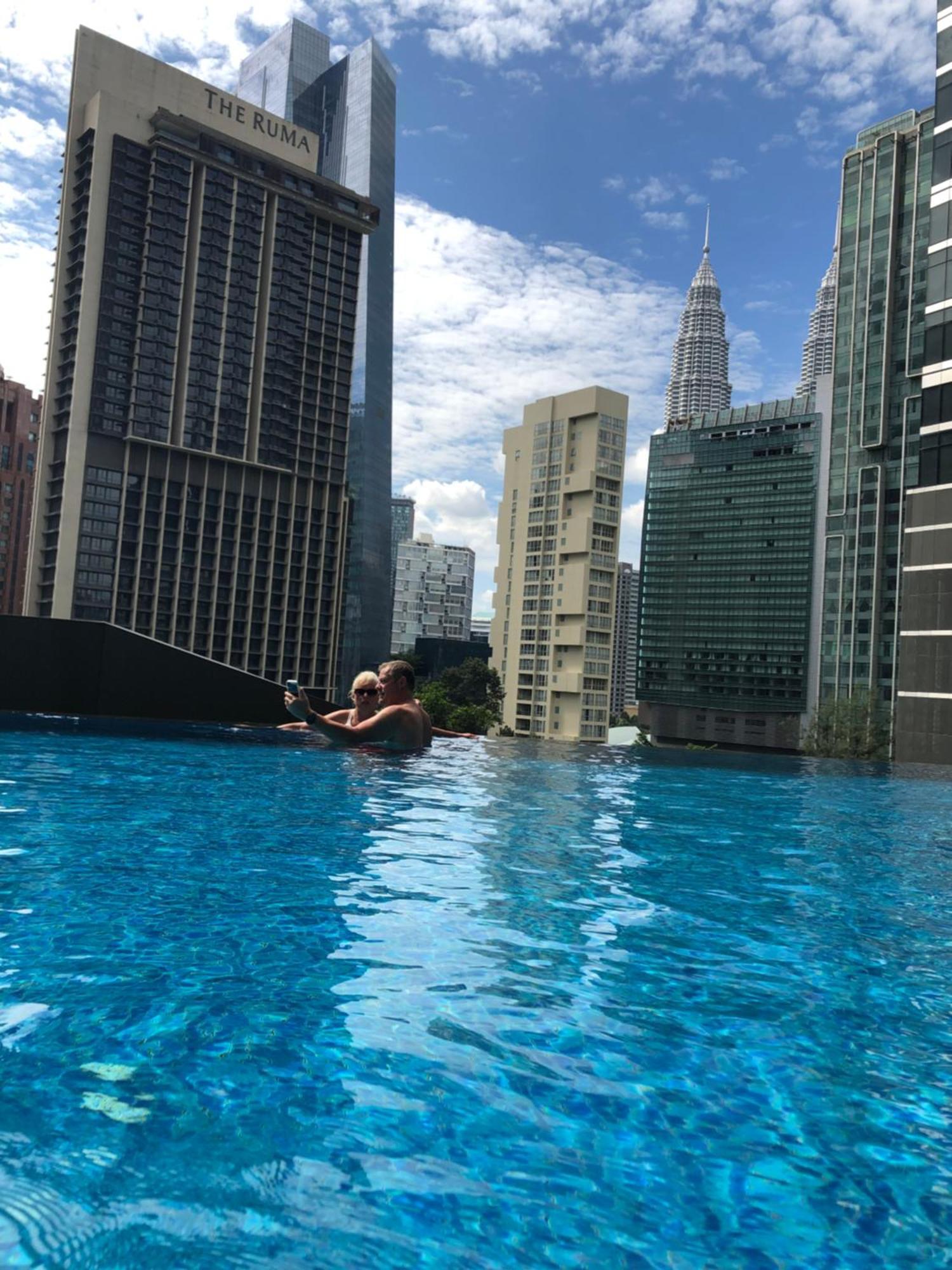 8 Kia Peng Suites Klcc By Luna Куала-Лумпур Экстерьер фото
