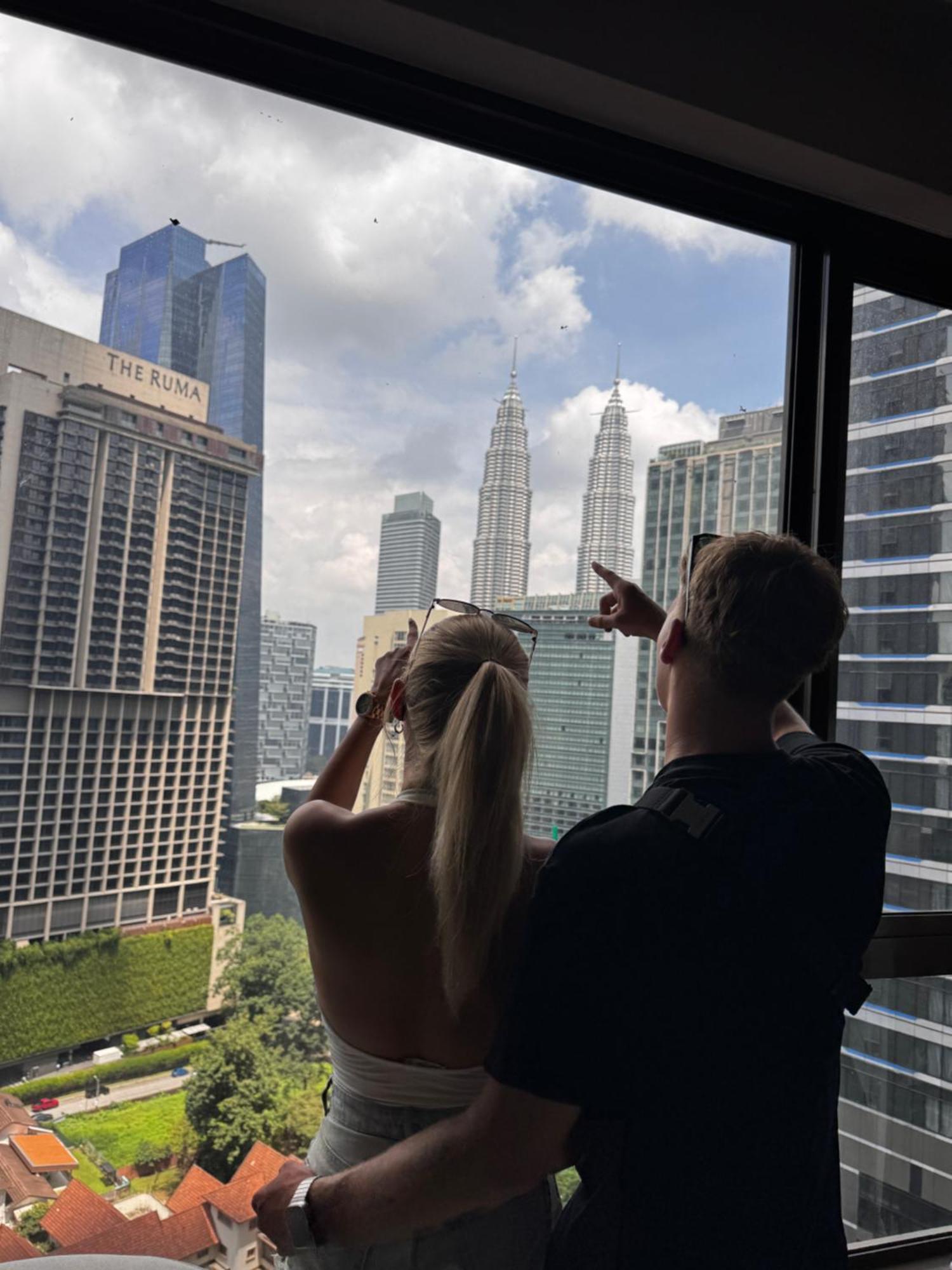 8 Kia Peng Suites Klcc By Luna Куала-Лумпур Экстерьер фото